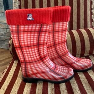 University of Arizona red and black plaid rain boots. Small and fits like an 8.5